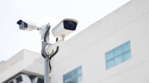 Los circuitos cerrados de vigilancia privada (CCTV), aunque son un medio de seguridad popular, también se deben entender como herramientas de tratamiento de datos personales.